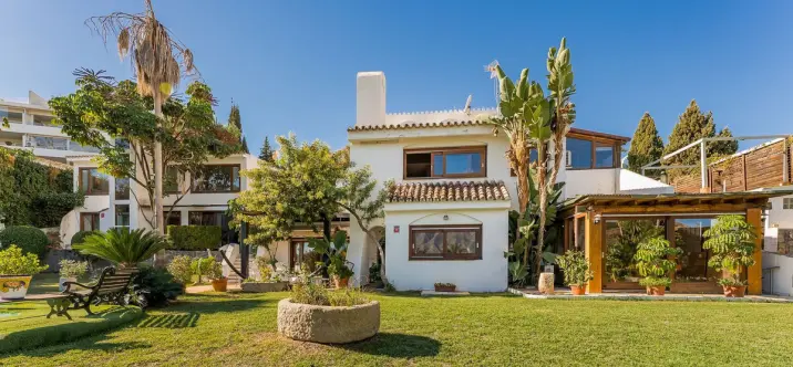 Venta de villa independiente en Nueva Andalucía 2