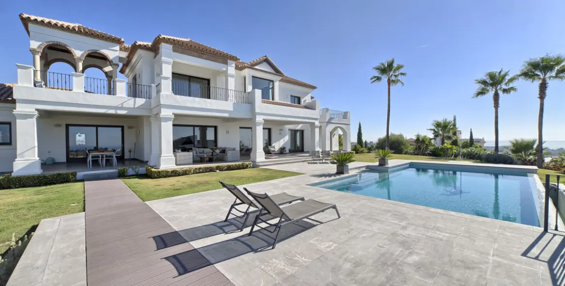 Продажа  отдельно стоящей виллы в Los Flamingos 1