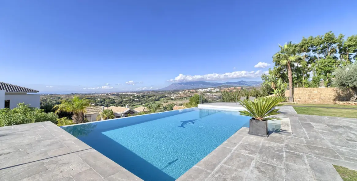 Продажа  отдельно стоящей виллы в Los Flamingos 2