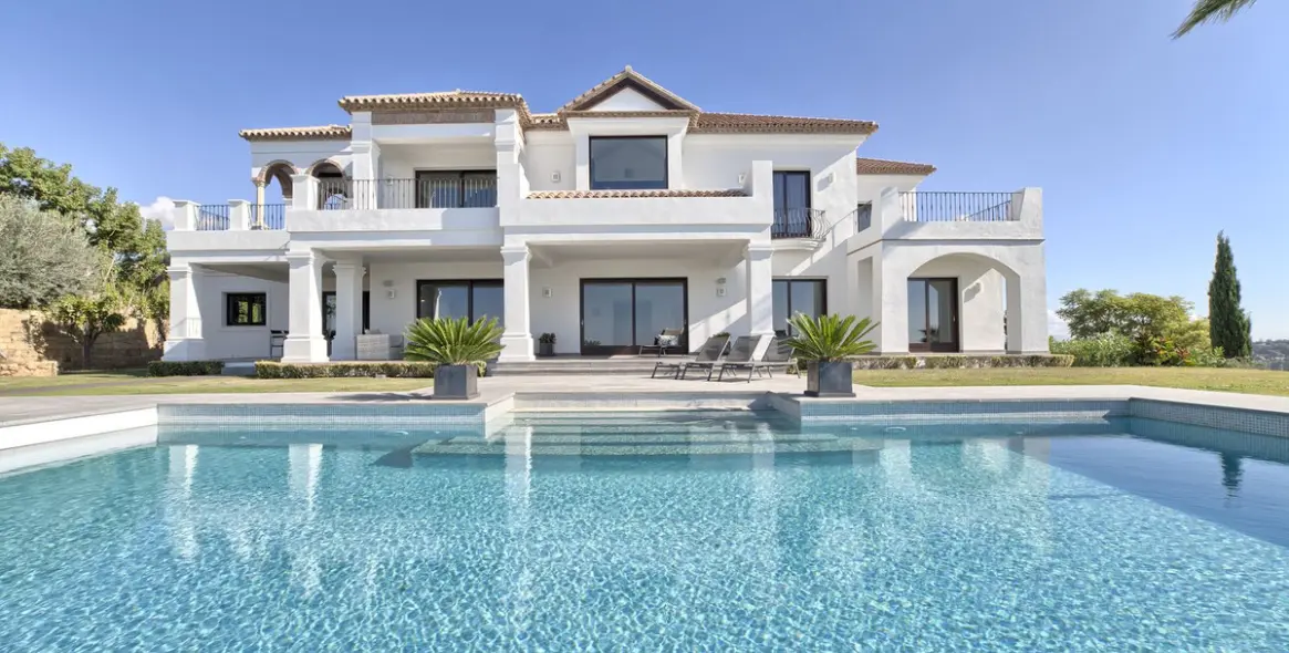 Продажа  отдельно стоящей виллы в Los Flamingos 6