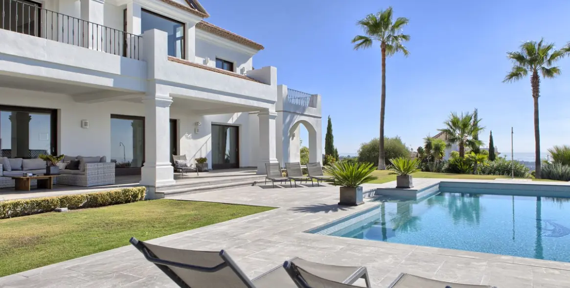 Продажа  отдельно стоящей виллы в Los Flamingos 7