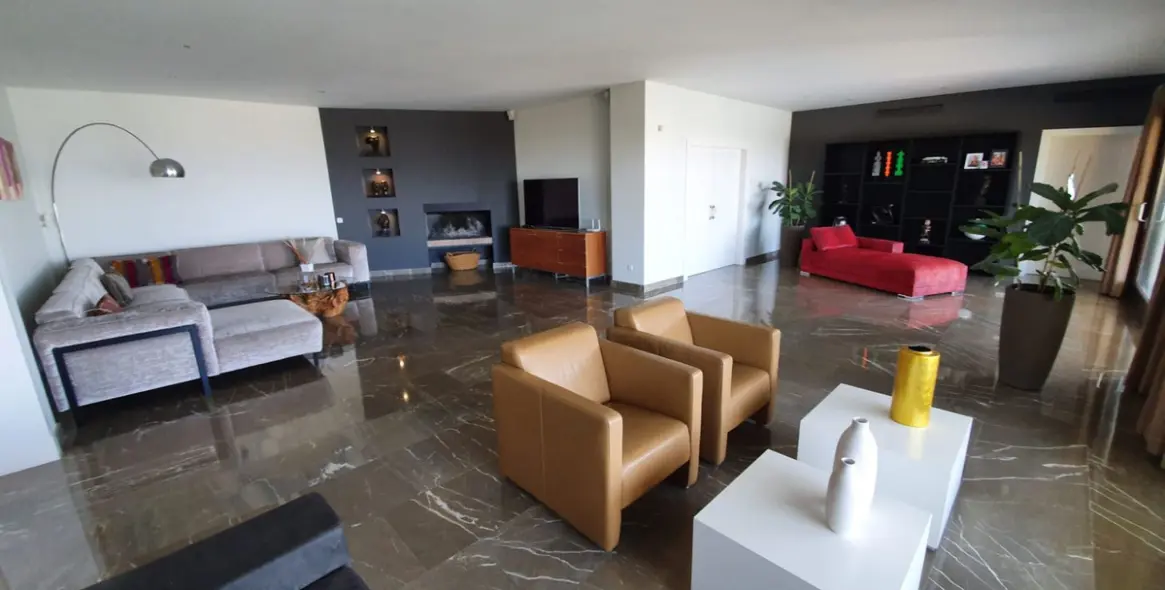 Продажа  отдельно стоящей виллы в Los Flamingos 9