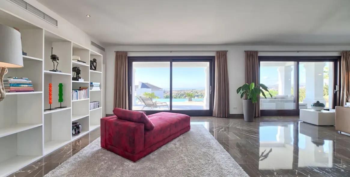 Продажа  отдельно стоящей виллы в Los Flamingos 10