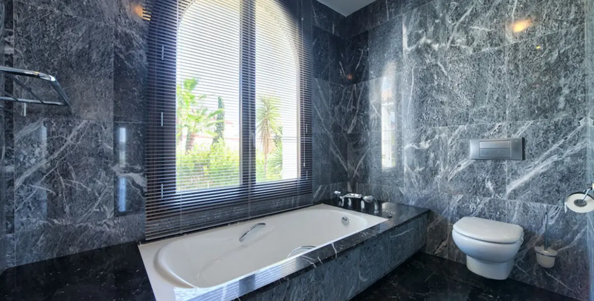 Продажа  отдельно стоящей виллы в Los Flamingos 13