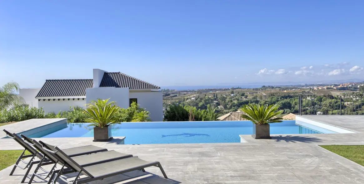 Продажа  отдельно стоящей виллы в Los Flamingos 14