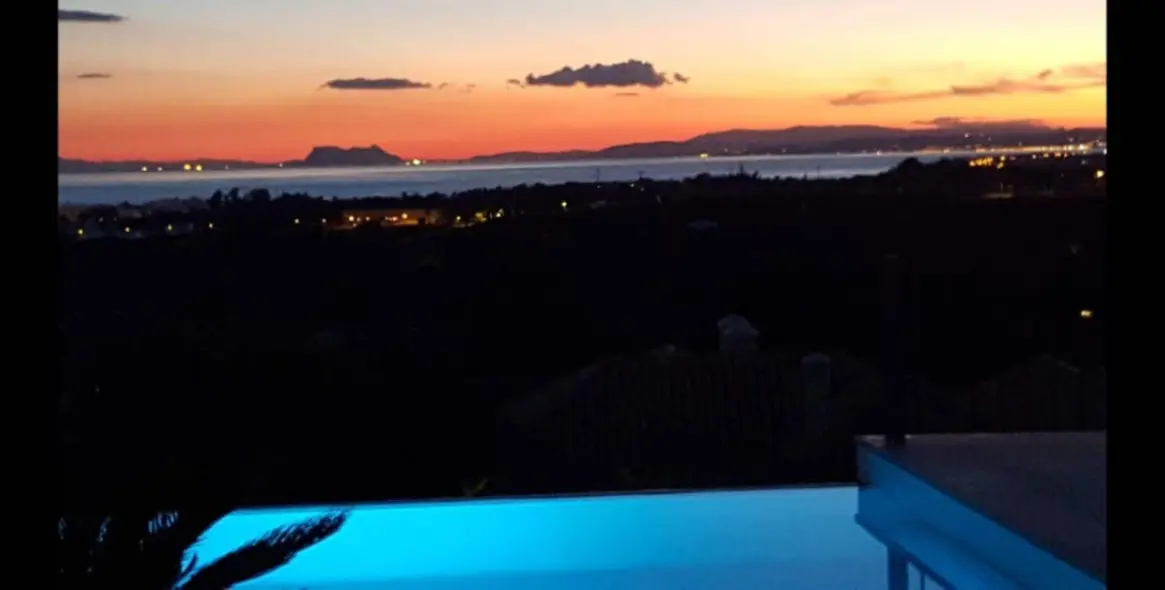 Продажа  отдельно стоящей виллы в Los Flamingos 16