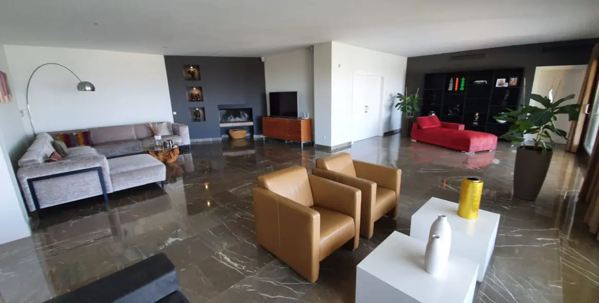 Продажа  отдельно стоящей виллы в Los Flamingos 17