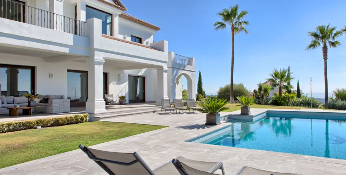 Продажа  отдельно стоящей виллы в Los Flamingos 19