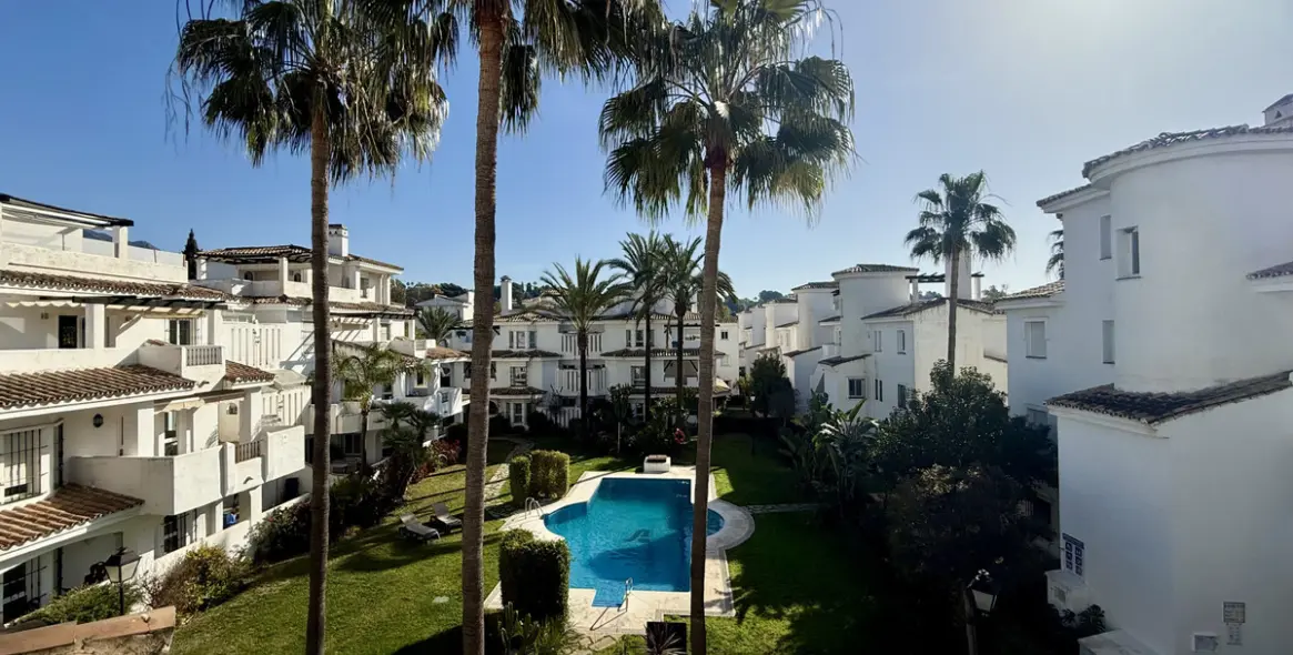 Долгосрочная аренда двухуровневого пентхауса в Nueva Andalucía 1