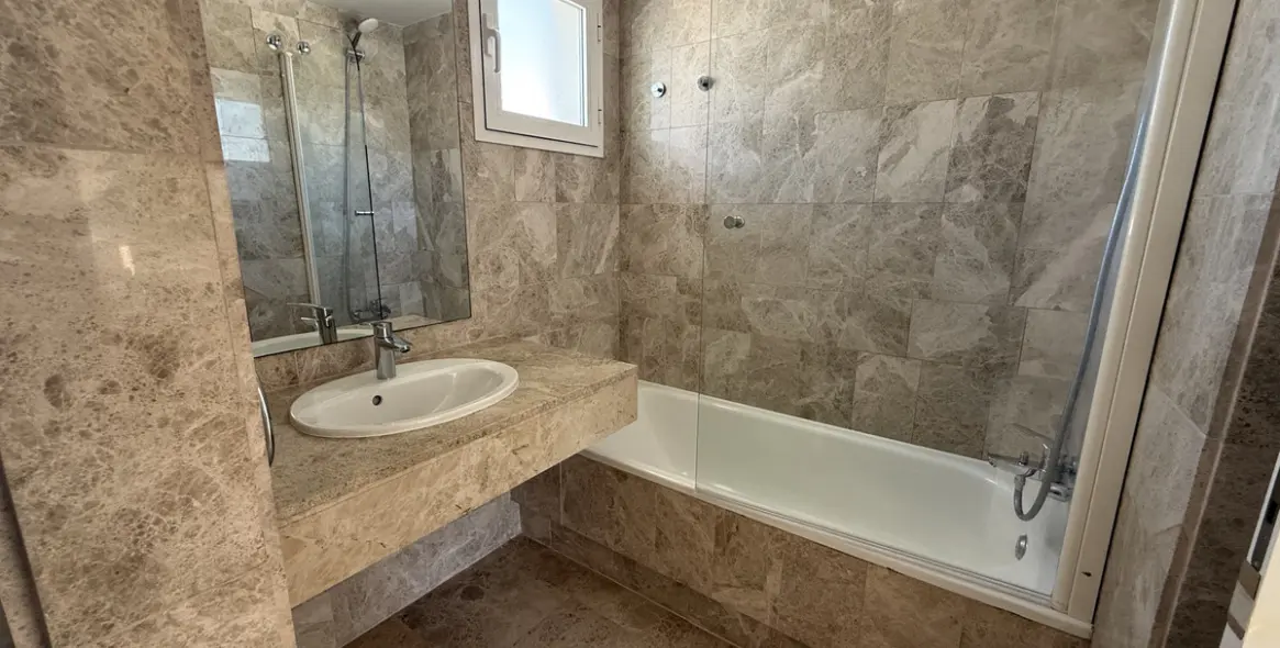 Долгосрочная аренда двухуровневого пентхауса в Nueva Andalucía 12