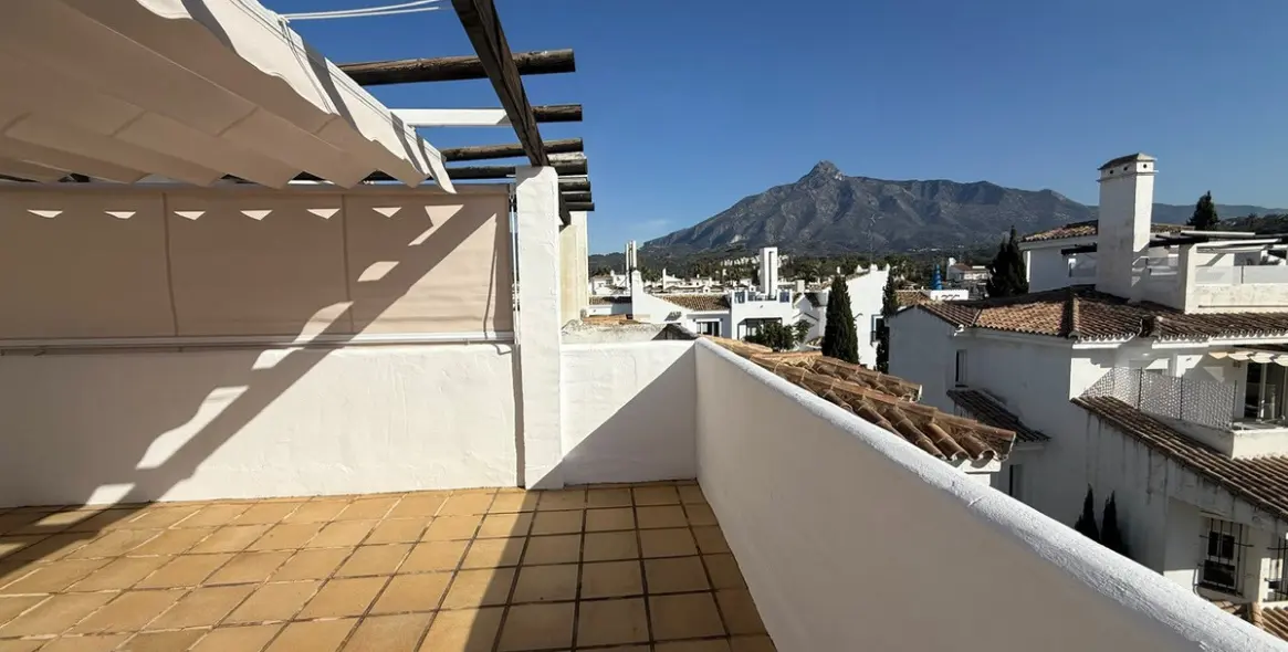 Долгосрочная аренда двухуровневого пентхауса в Nueva Andalucía 13