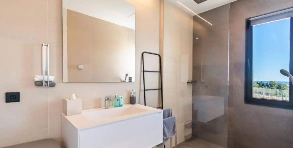 Продажа  отдельно стоящей виллы в Los Arqueros 24