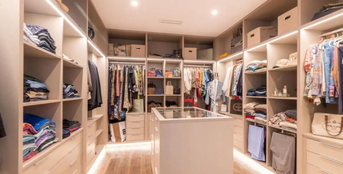 Продажа  отдельно стоящей виллы в Los Arqueros 25