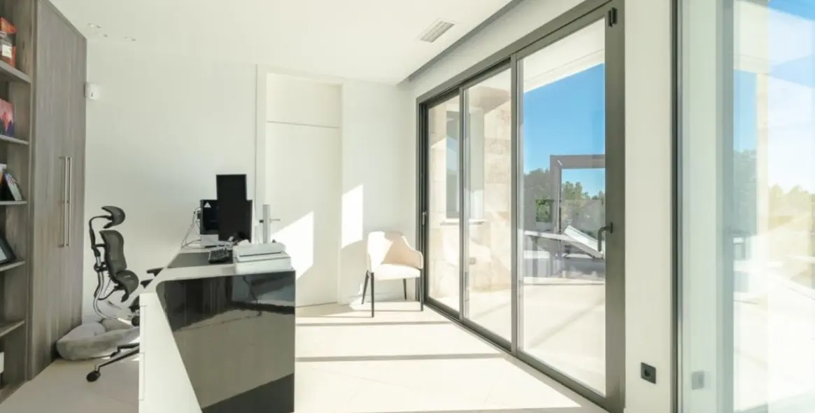 Продажа  отдельно стоящей виллы в Los Arqueros 27