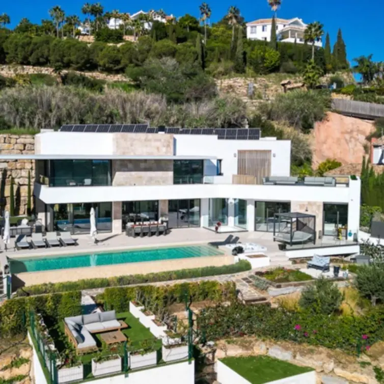 Sale of detached villa in Los Arqueros