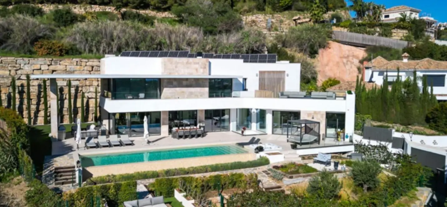 Sale of detached villa in Los Arqueros 0