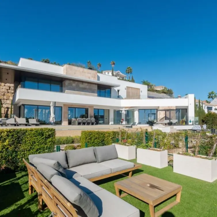 Sale of detached villa in Los Arqueros