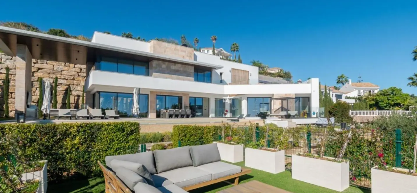 Sale of detached villa in Los Arqueros 2