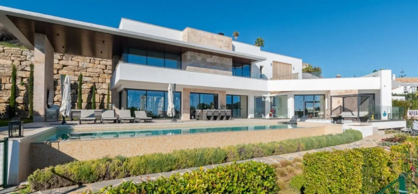 Sale of detached villa in Los Arqueros 3
