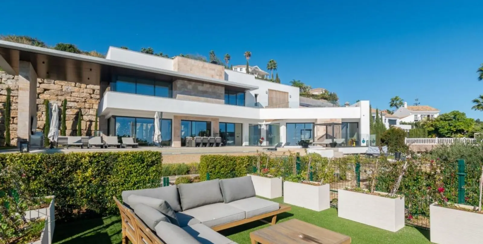 Sale of detached villa in Los Arqueros 3