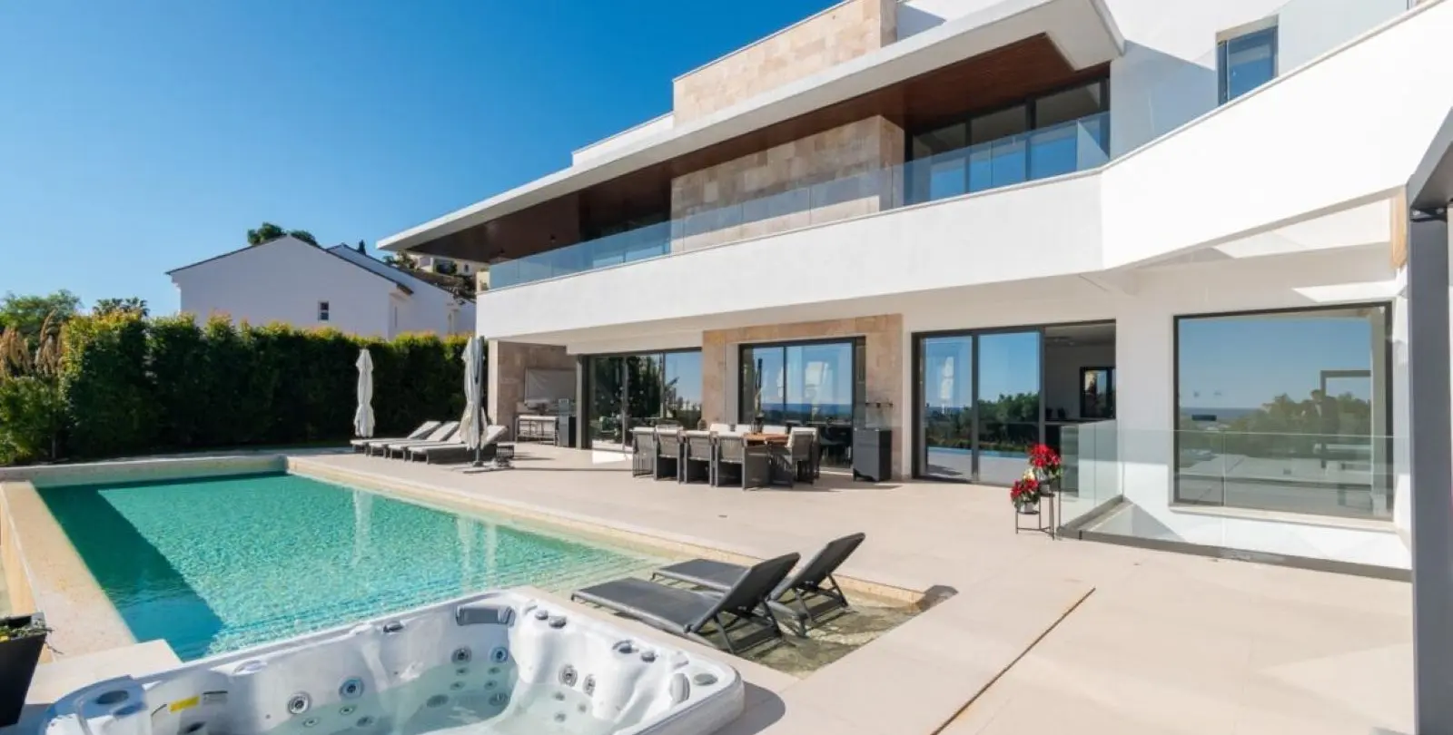 Sale of detached villa in Los Arqueros 5
