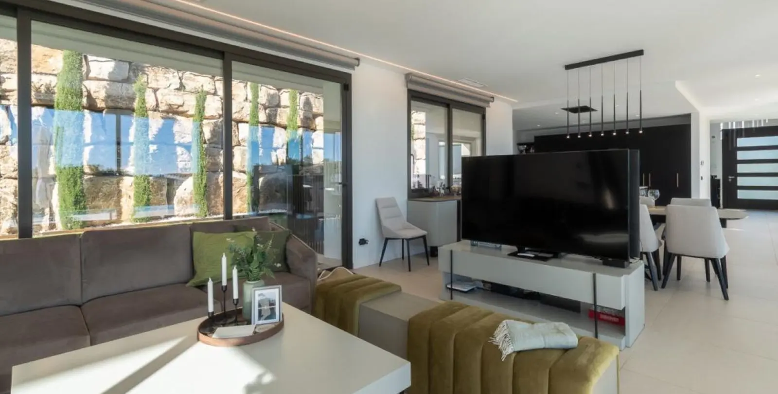 Sale of detached villa in Los Arqueros 12