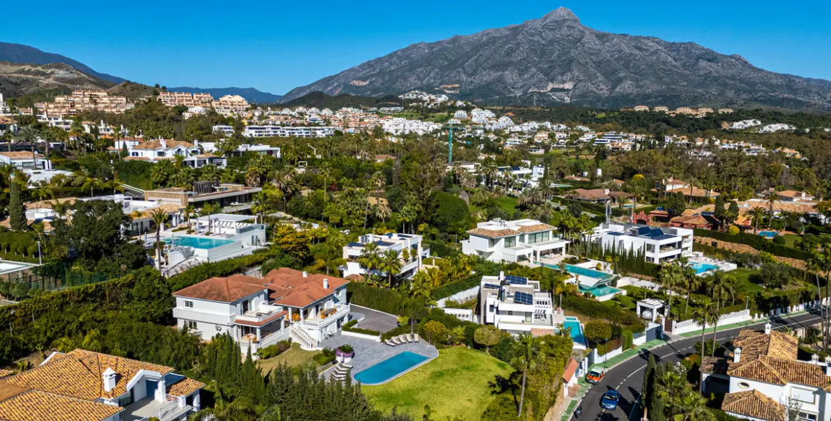 Long-term rent of detached villa in Nueva Andalucía 15