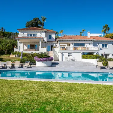 Alquiler a corto plazo de villa independiente en Nueva Andalucía