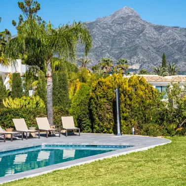 Alquiler a corto plazo de villa independiente en Nueva Andalucía