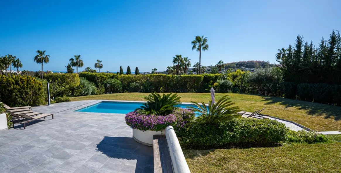 Short-term rent of detached villa in Nueva Andalucía 41