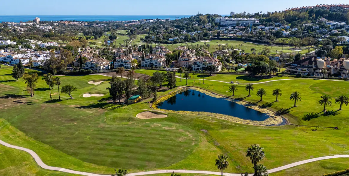 Short-term rent of detached villa in Nueva Andalucía 49