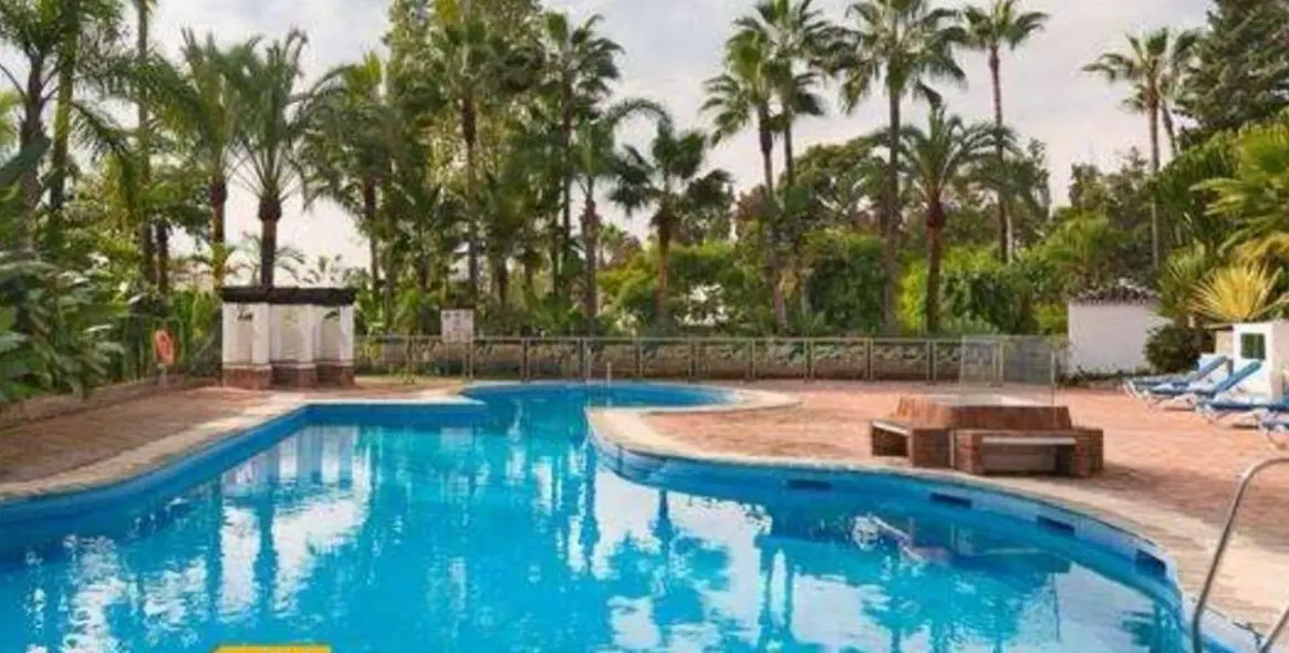 Sale of middle floor apartment in Cabopino 1