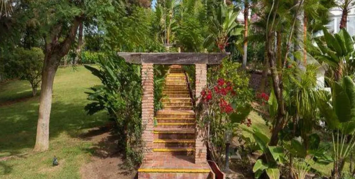 Sale of middle floor apartment in Cabopino 6