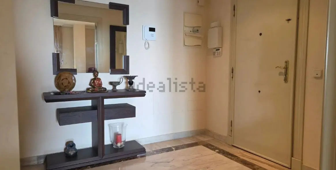 Sale of middle floor apartment in Cabopino 10