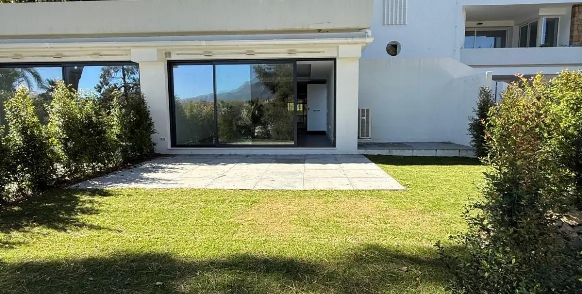 Sale of ground floor apartment in Nueva Andalucía 1