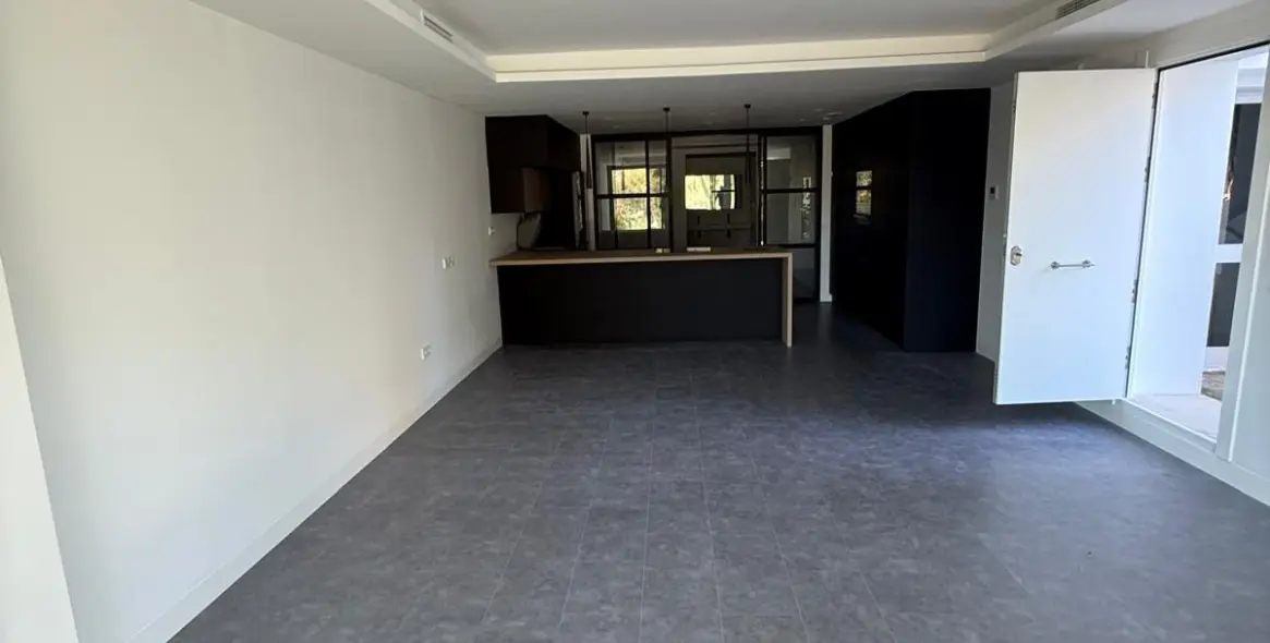 Sale of ground floor apartment in Nueva Andalucía 2