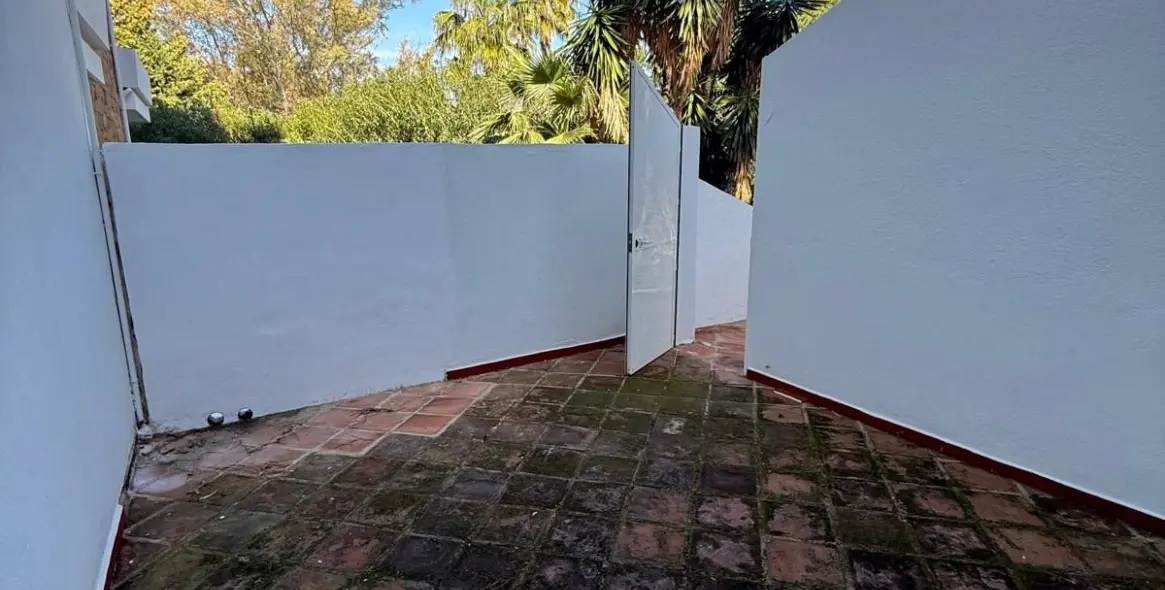 Sale of ground floor apartment in Nueva Andalucía 9