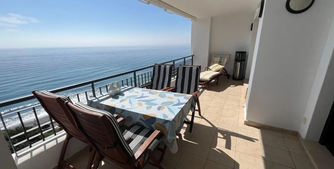Sale of middle floor apartment in Torrox Costa 3