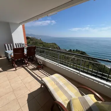 Продажа апартаментов на среднем этаже в Torrox Costa