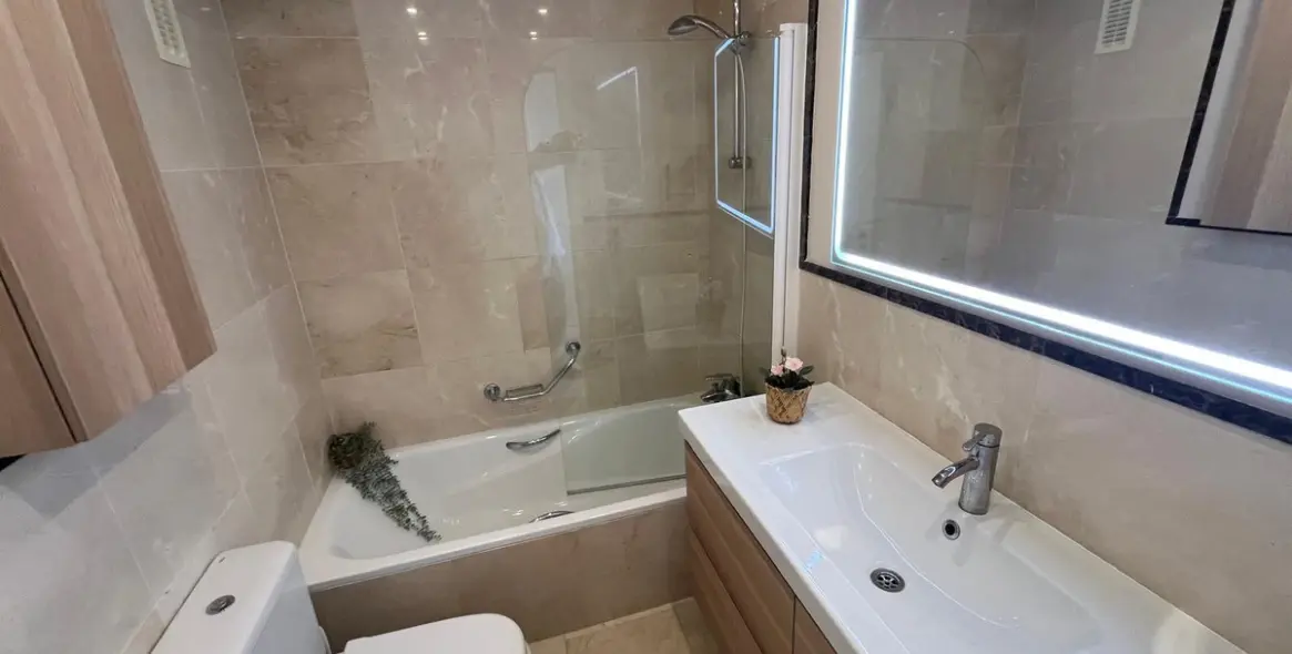 Sale of middle floor apartment in Torrox Costa 15