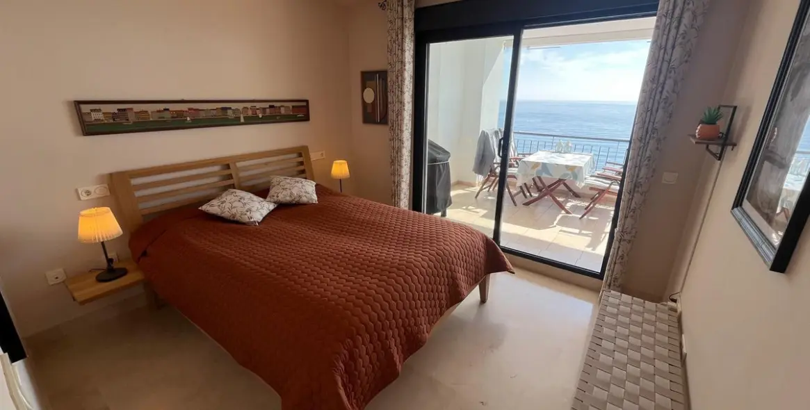 Sale of middle floor apartment in Torrox Costa 16