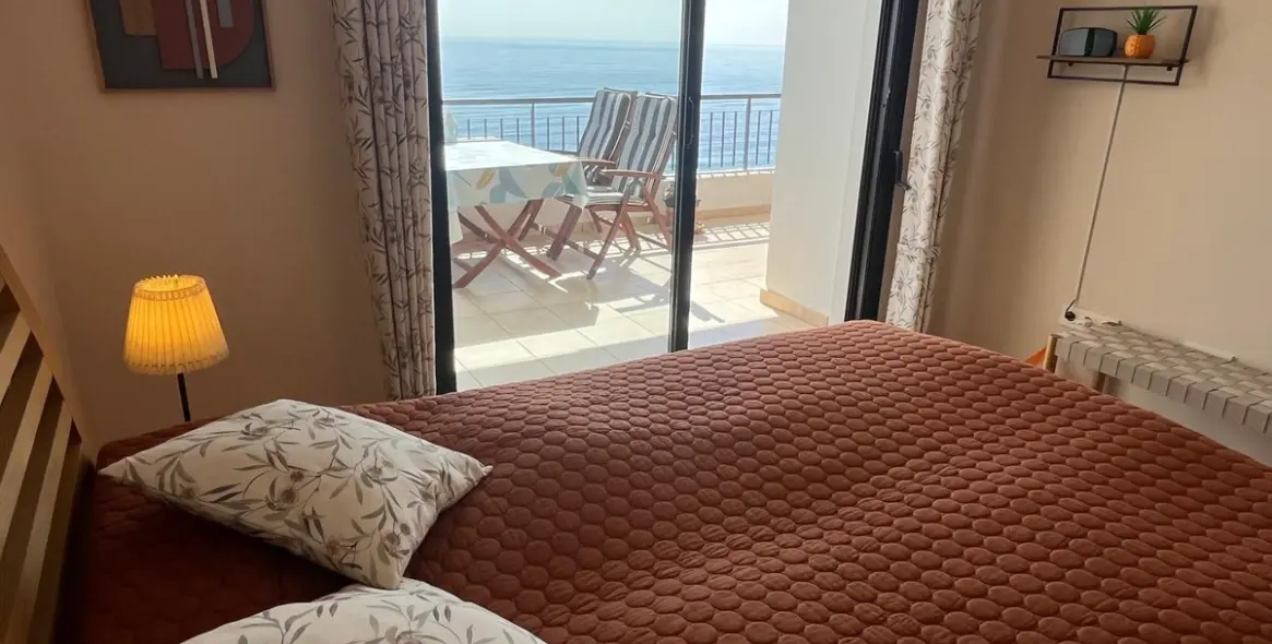 Sale of middle floor apartment in Torrox Costa 18