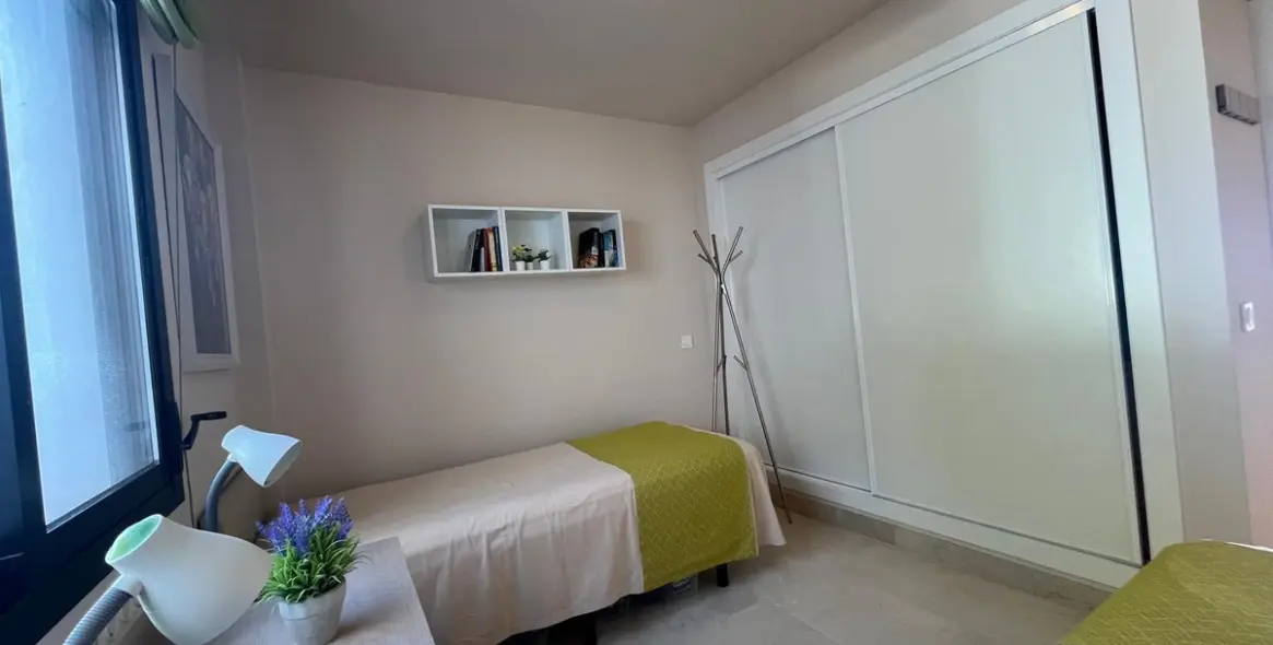 Sale of middle floor apartment in Torrox Costa 20