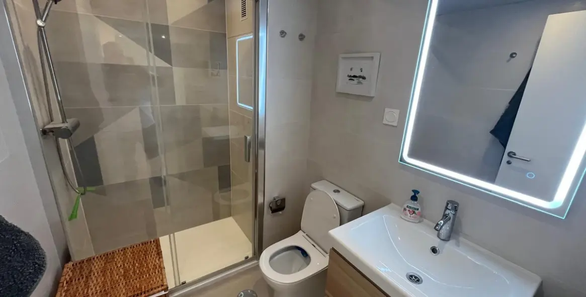 Sale of middle floor apartment in Torrox Costa 21