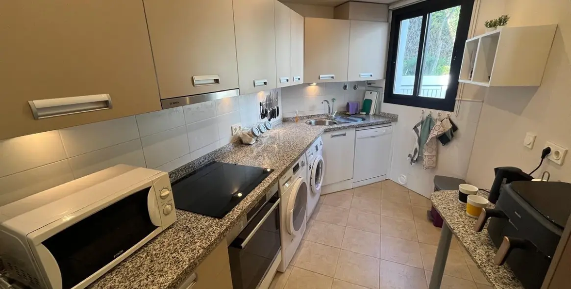 Sale of middle floor apartment in Torrox Costa 27