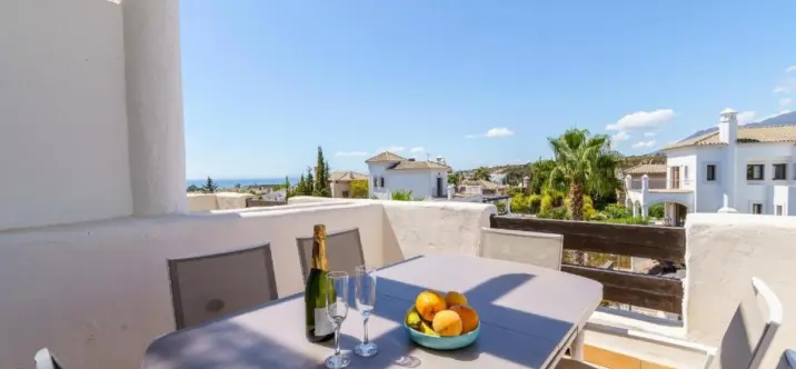 Sale of penthouse in Estepona 3