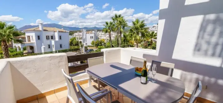 Sale of penthouse in Estepona 4