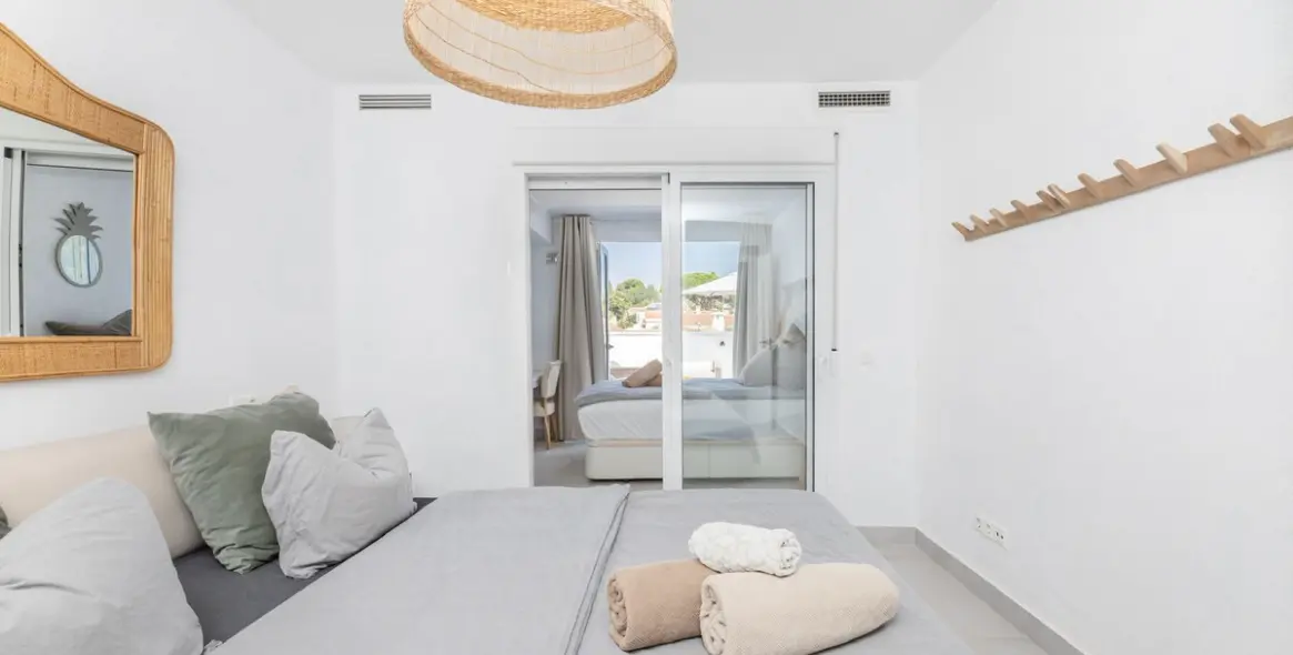 Sale of townhouse in Elviria 21