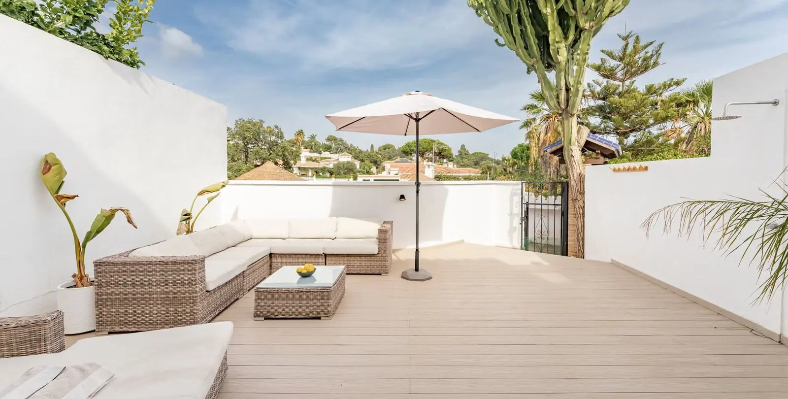 Sale of townhouse in Elviria 2