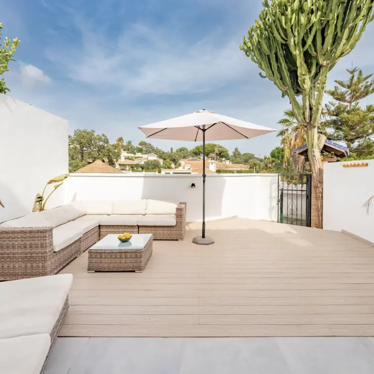 Sale of townhouse in Elviria